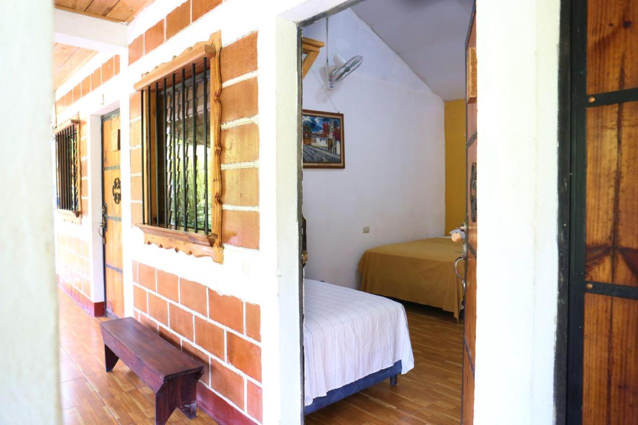 Vinas Hotel Lanquín Εξωτερικό φωτογραφία