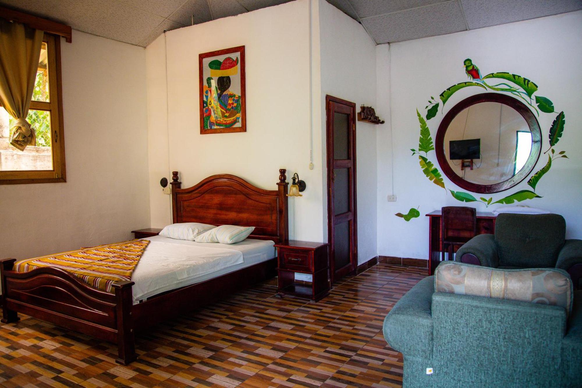 Vinas Hotel Lanquín Εξωτερικό φωτογραφία